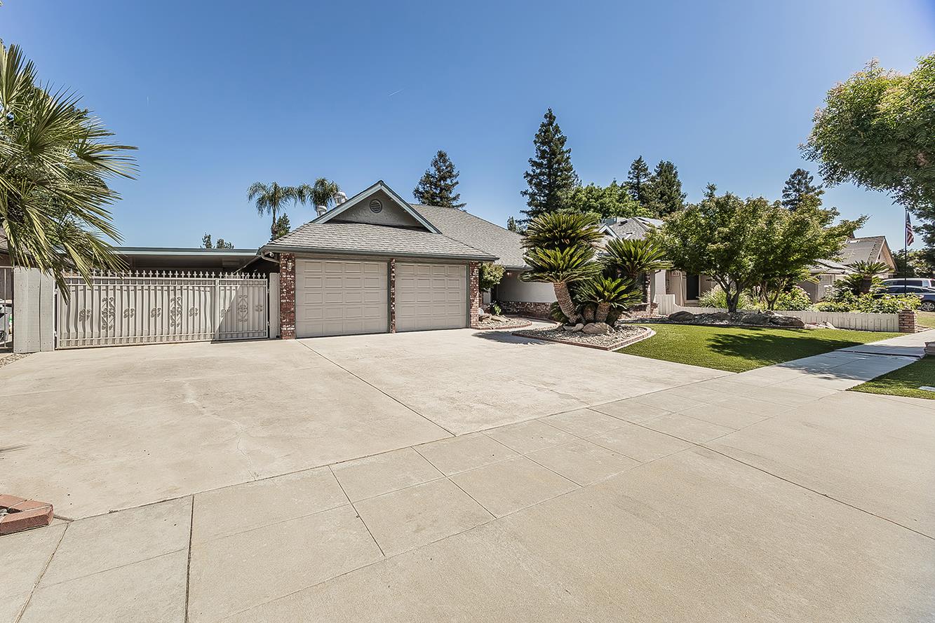 Single Family in Fresno - photo 3