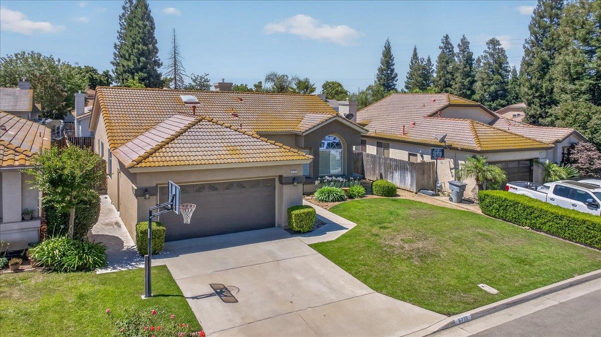 Single Family in Fresno - photo 2