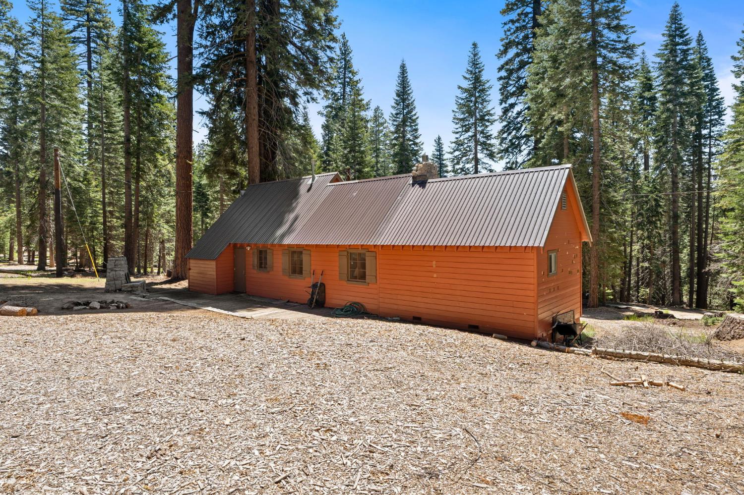 Single Family in Huntington Lake - photo 3