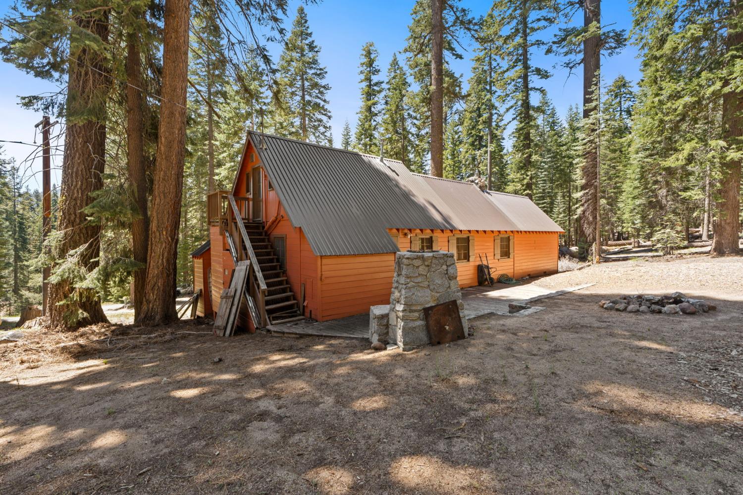 Single Family in Huntington Lake - photo 2