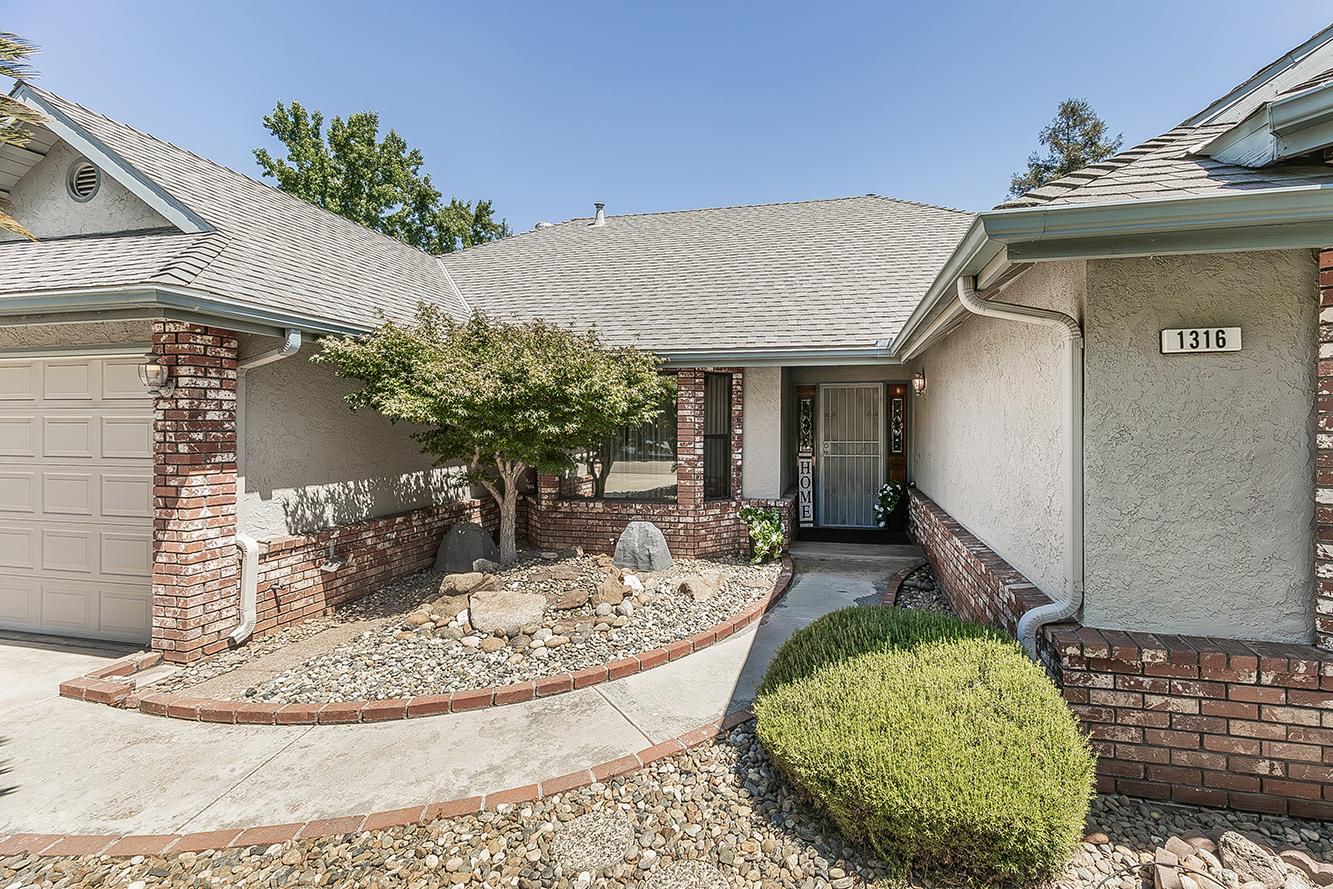 Single Family in Fresno - photo 2