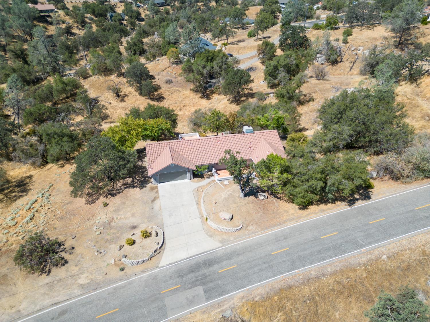 Single Family in Coarsegold - photo 2