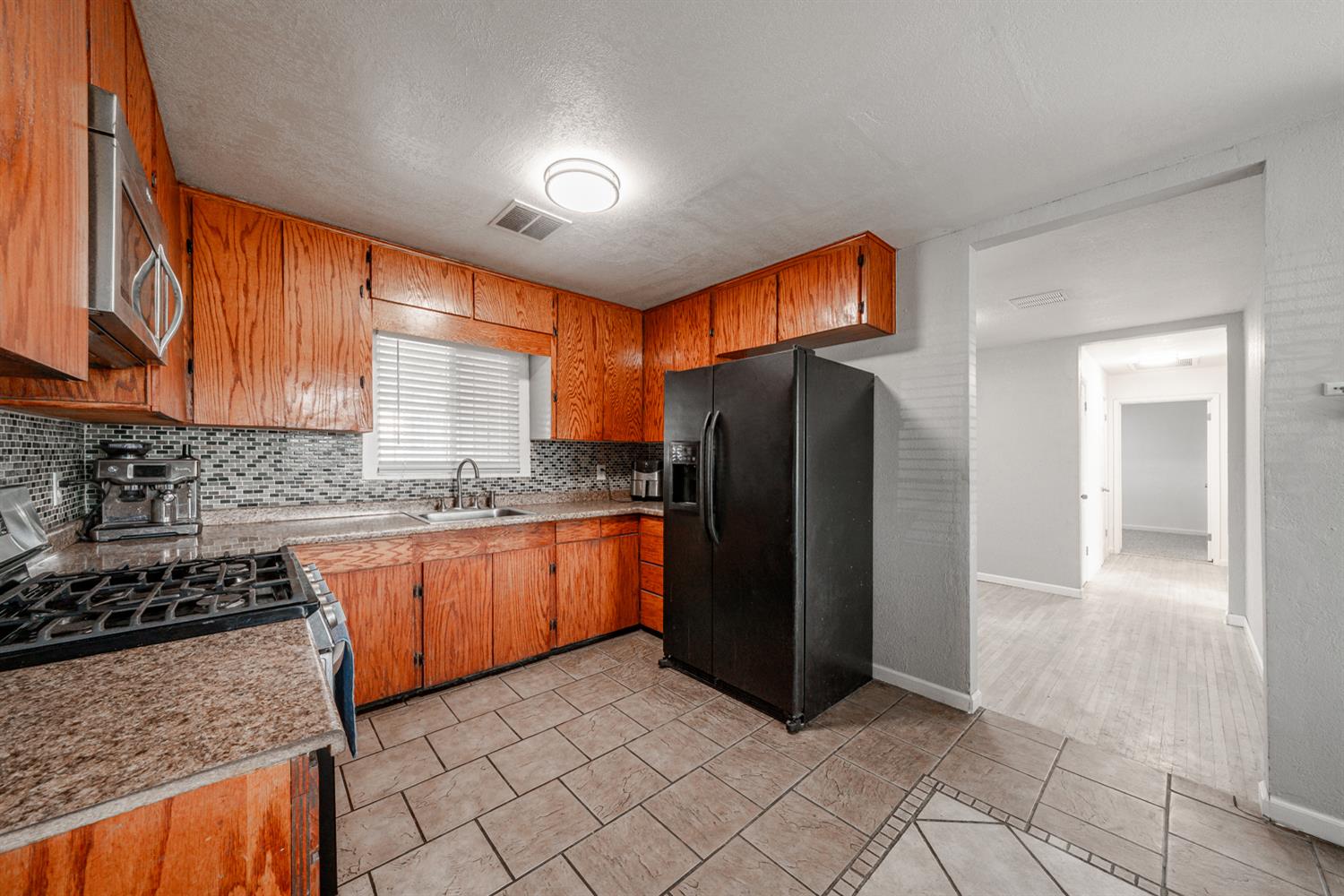 Single Family in Fresno - photo 2