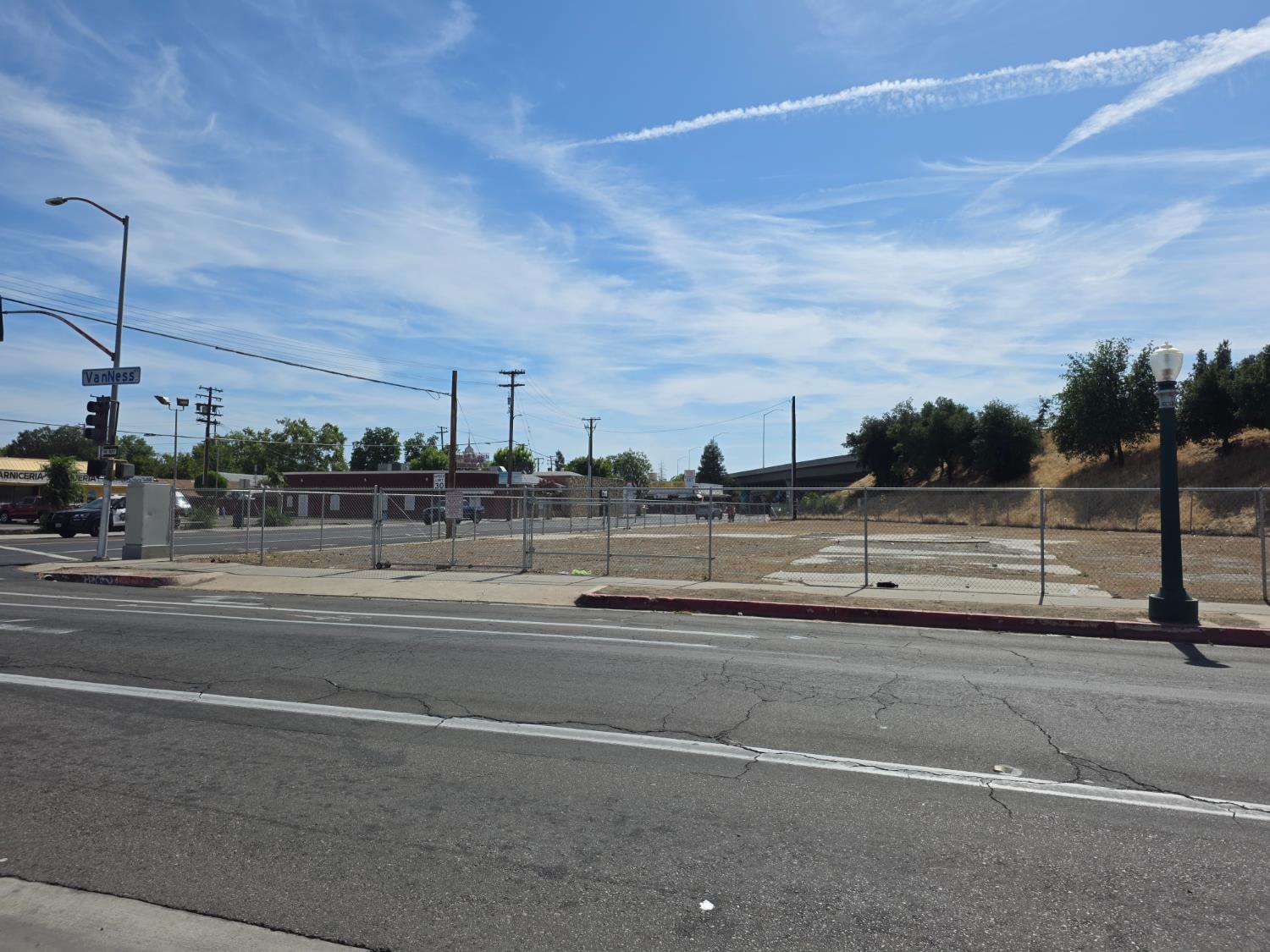 Commercial in Fresno - photo 3