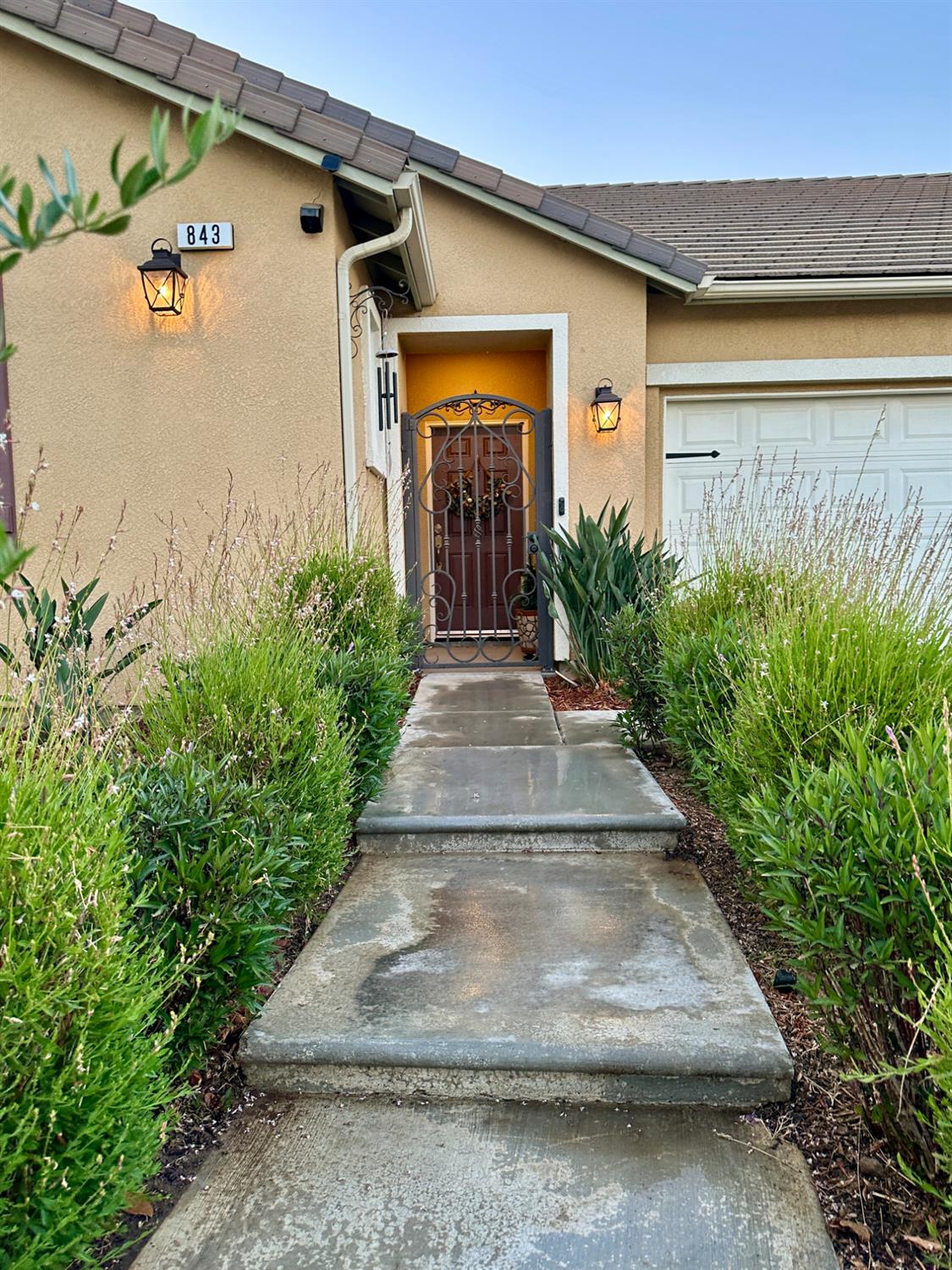 Single Family in Dinuba - photo 2