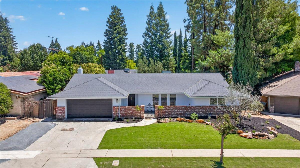 Single Family in Fresno - photo 2
