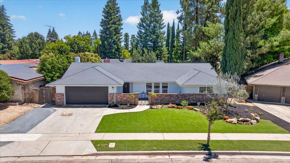 Single Family in Fresno - photo 3