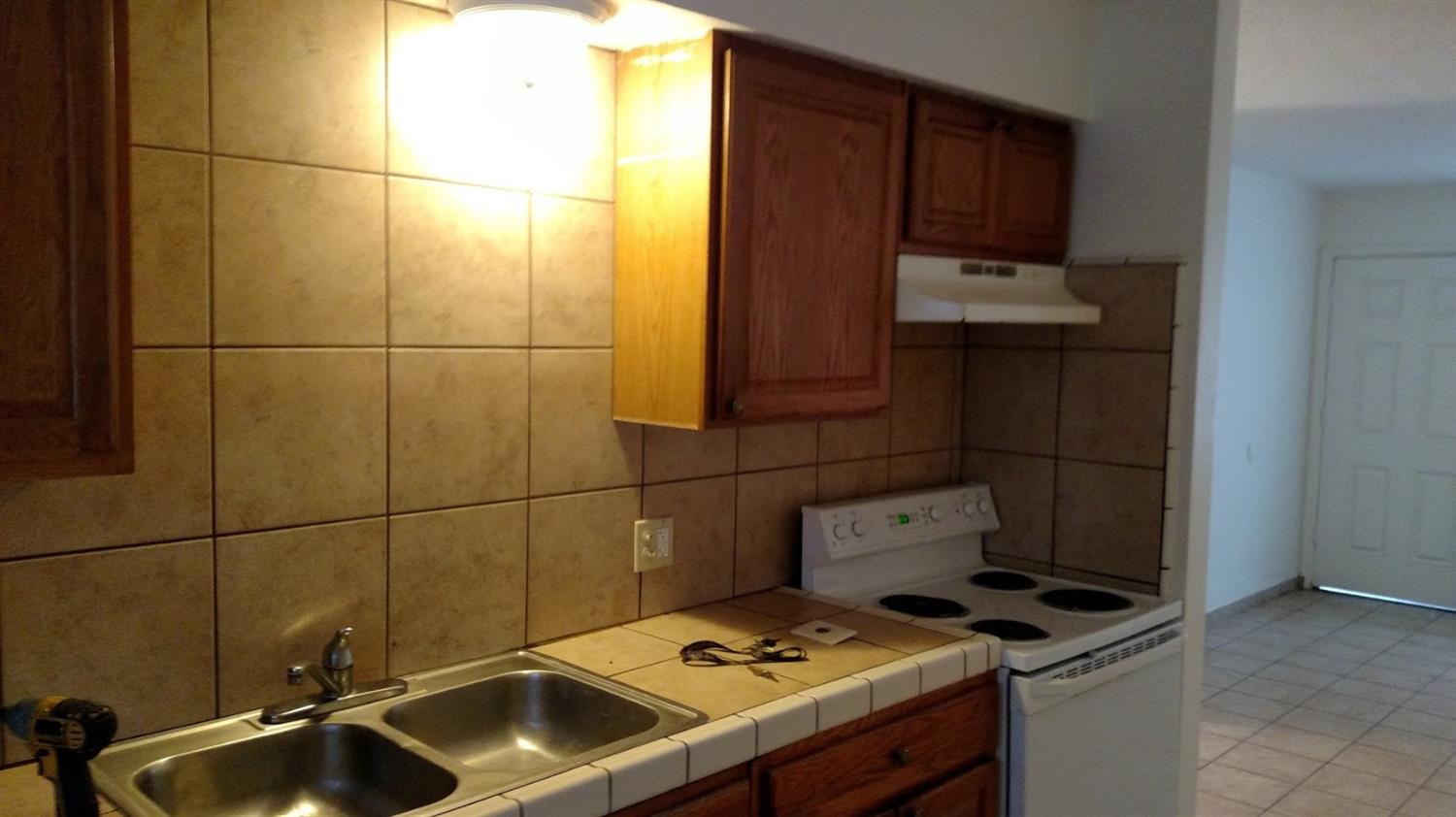 Duplex in Fresno - photo 3
