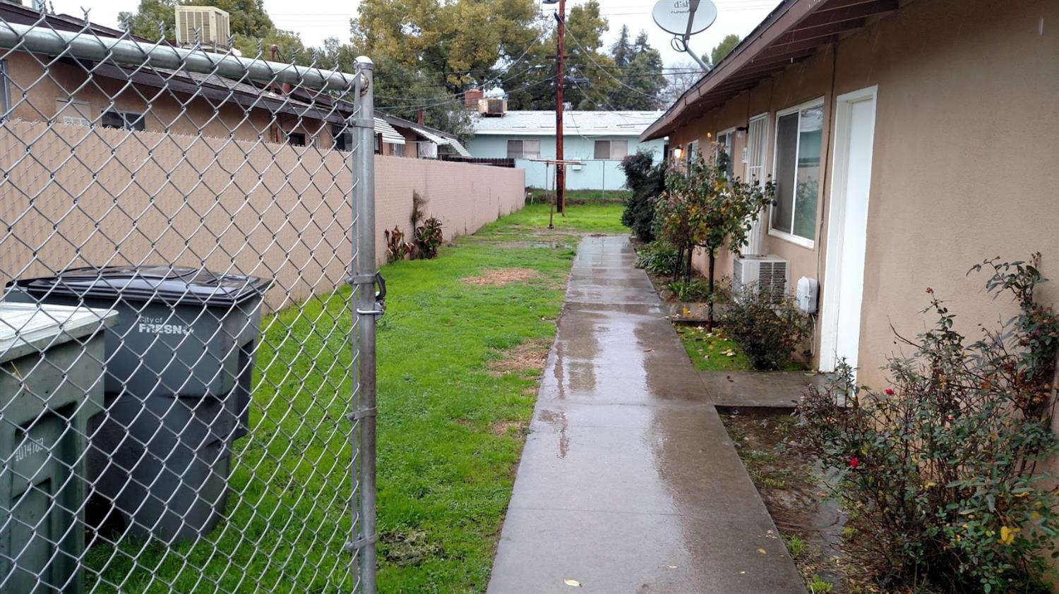 Duplex in Fresno - photo 2