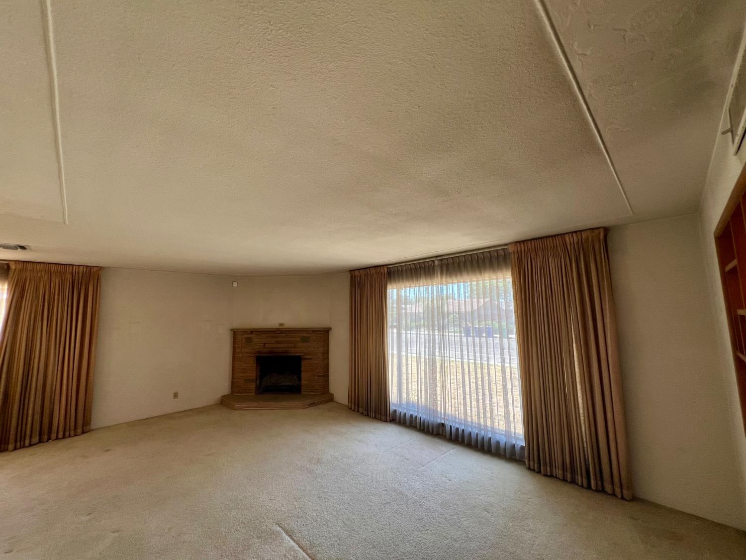 Single Family in Kingsburg - photo 3