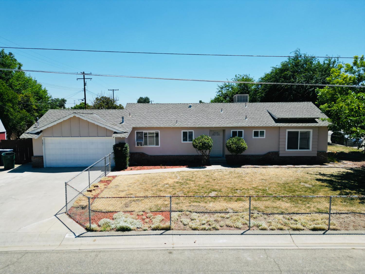 Single Family in Tulare - photo 2