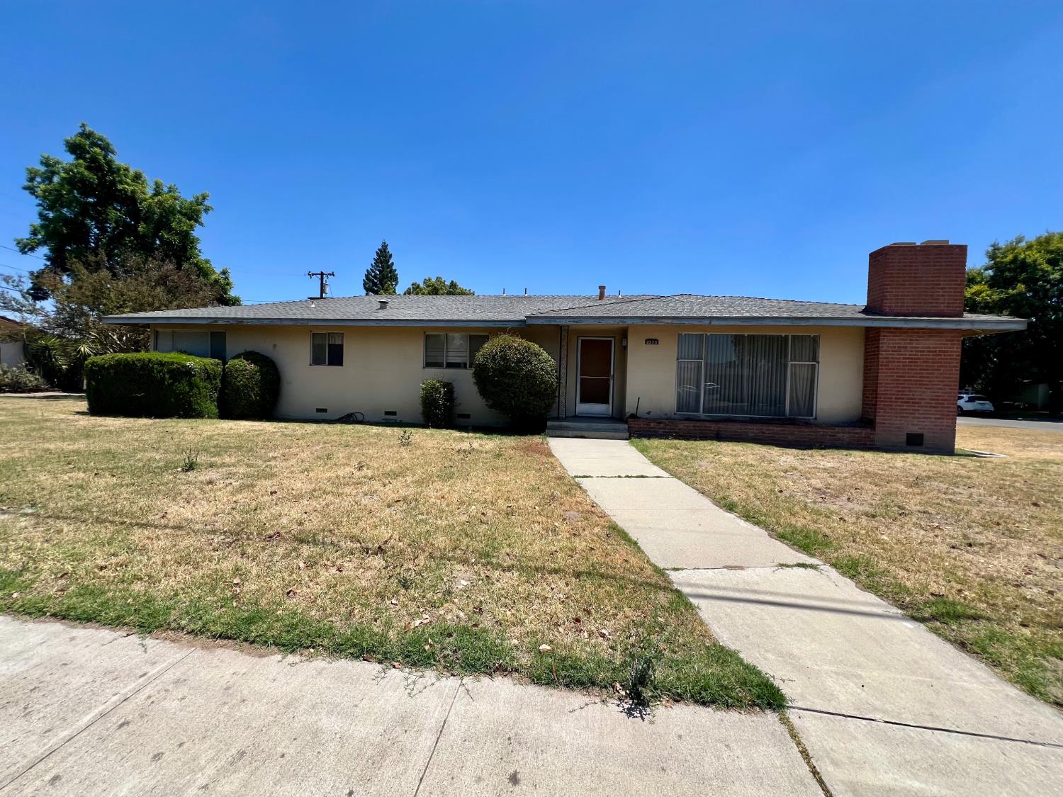 Single Family in Kingsburg - photo 2
