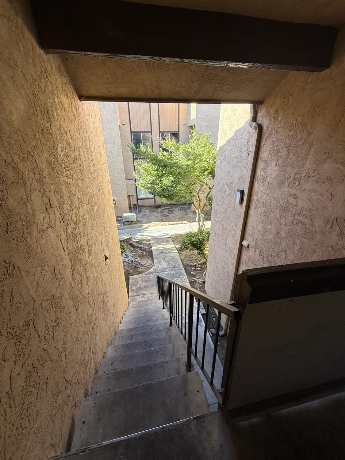 Condo in Fresno - photo 3