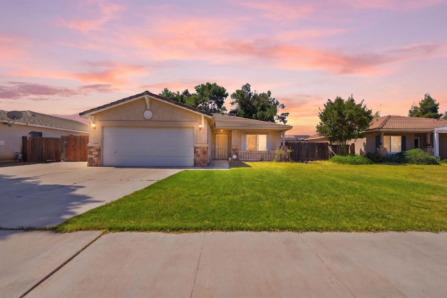 Single Family in Porterville - photo 2