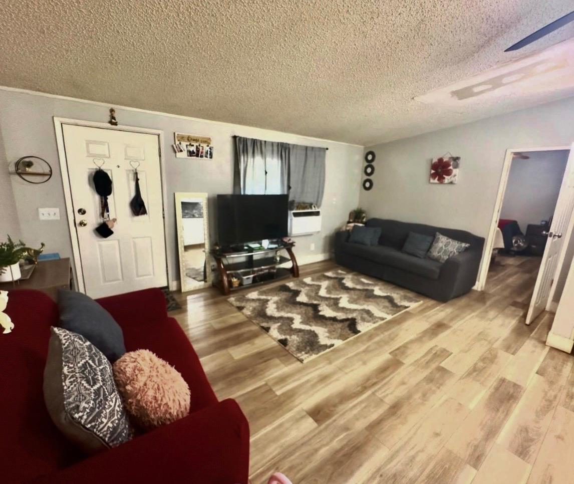 Mobile Home in Fresno - photo 2