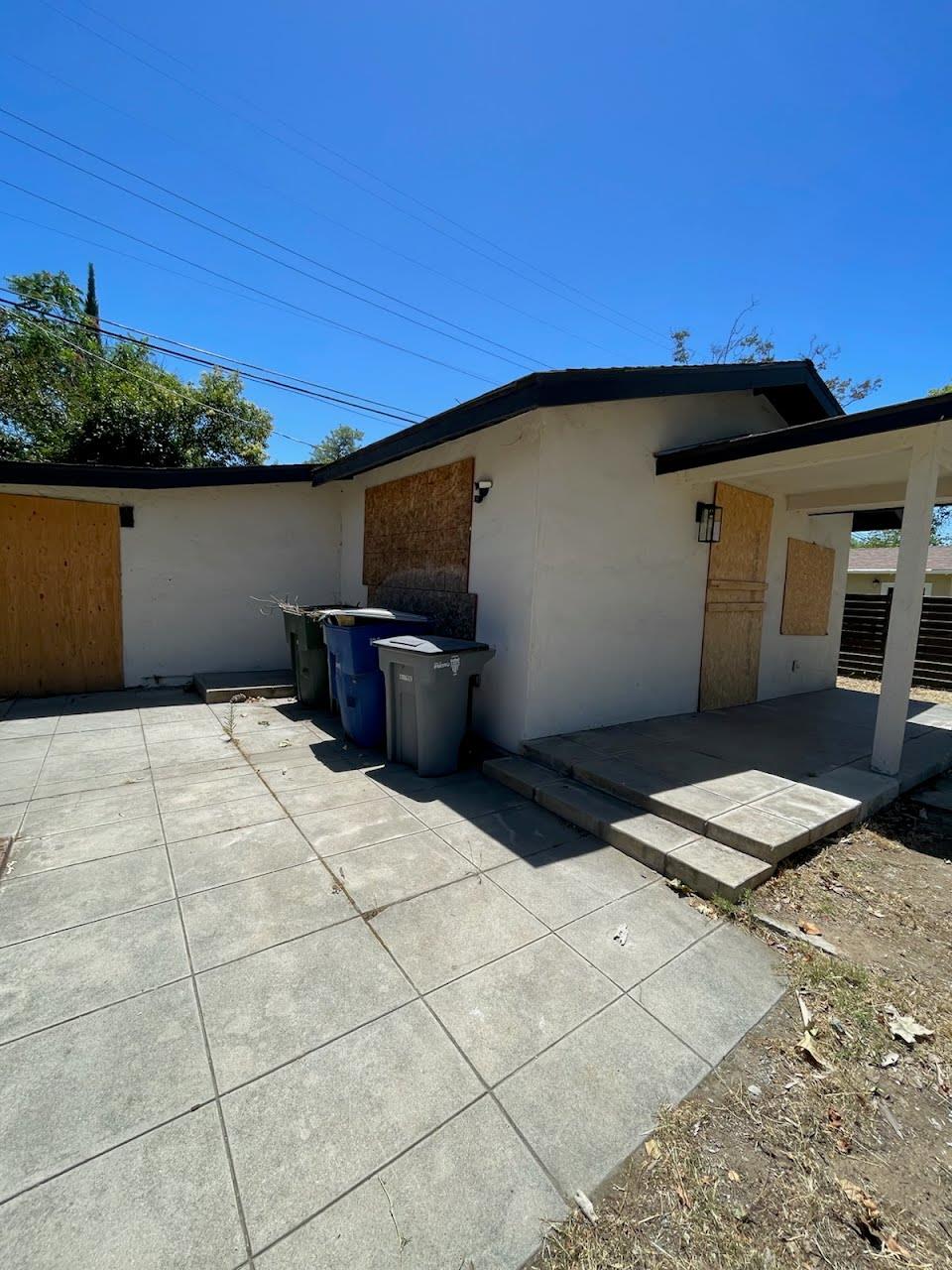 Single Family in Fresno - photo 2