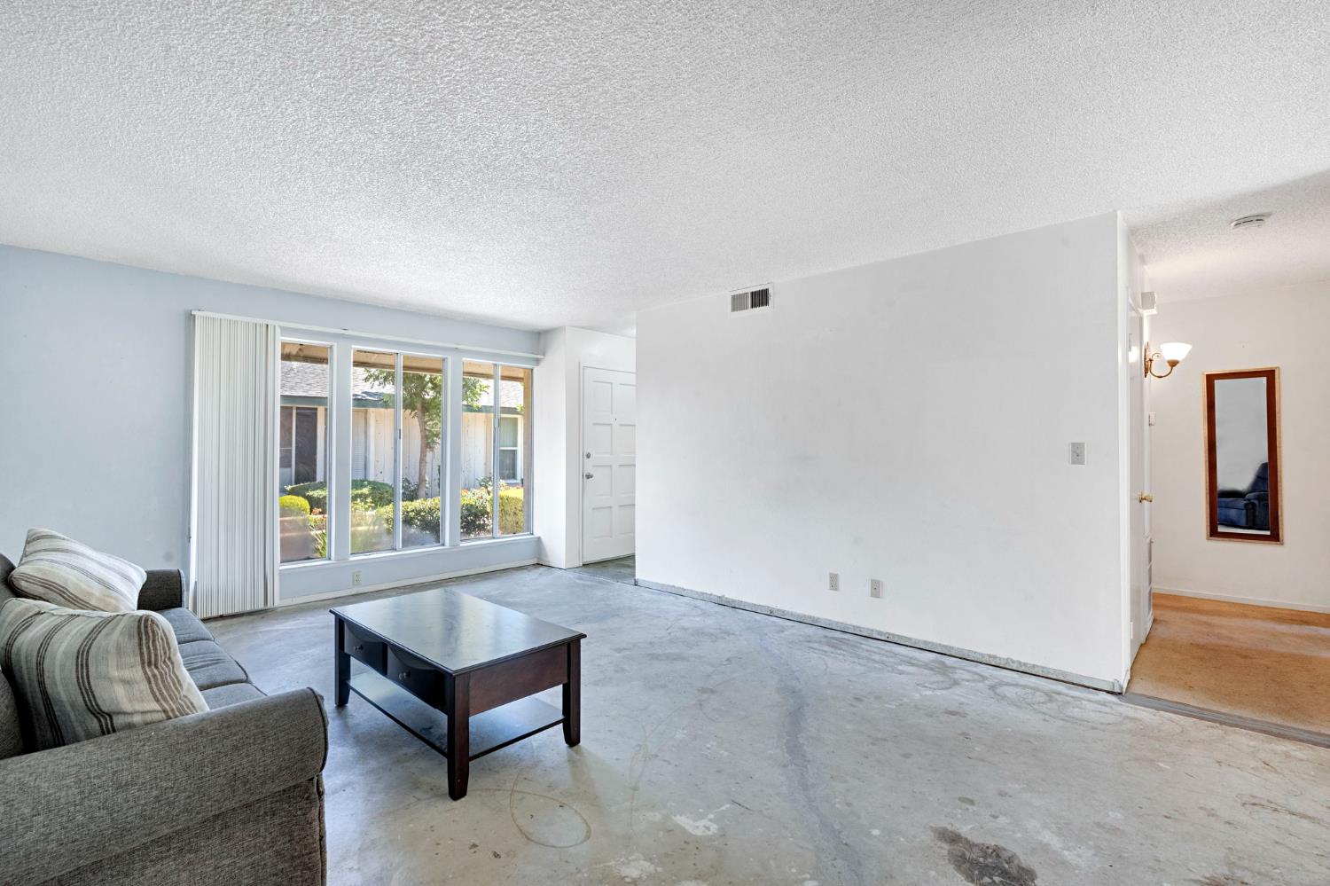 Condo in Fresno - photo 2