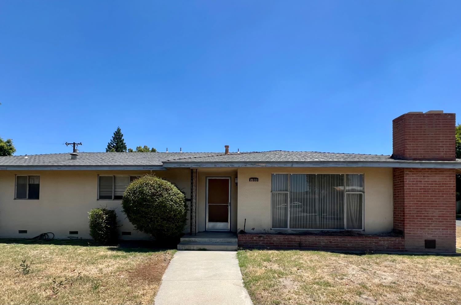 Single Family in Kingsburg