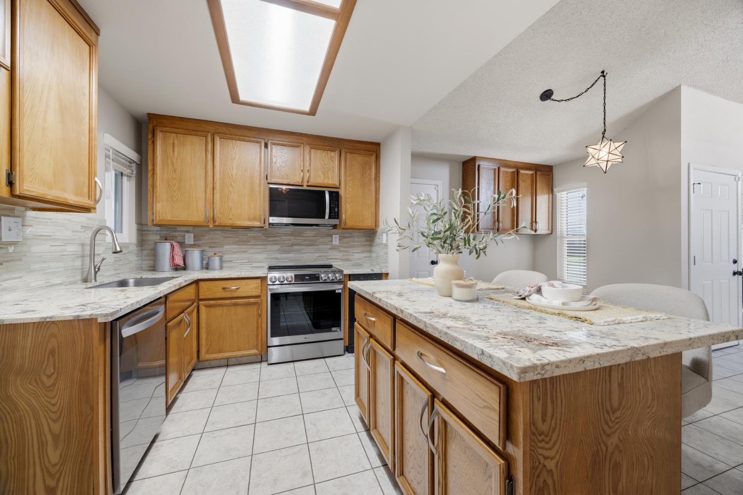 Condo in Fresno - photo 2