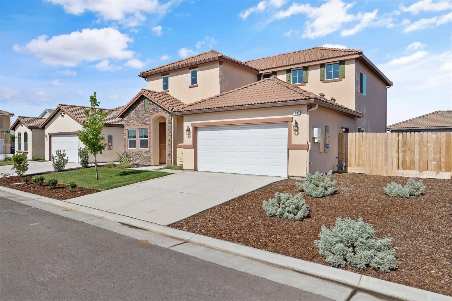 Single Family in Dinuba - photo 3