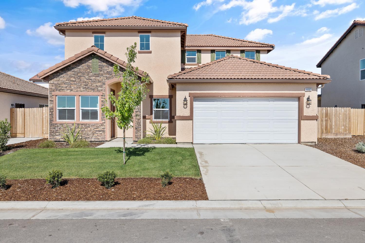 Single Family in Dinuba - photo 2
