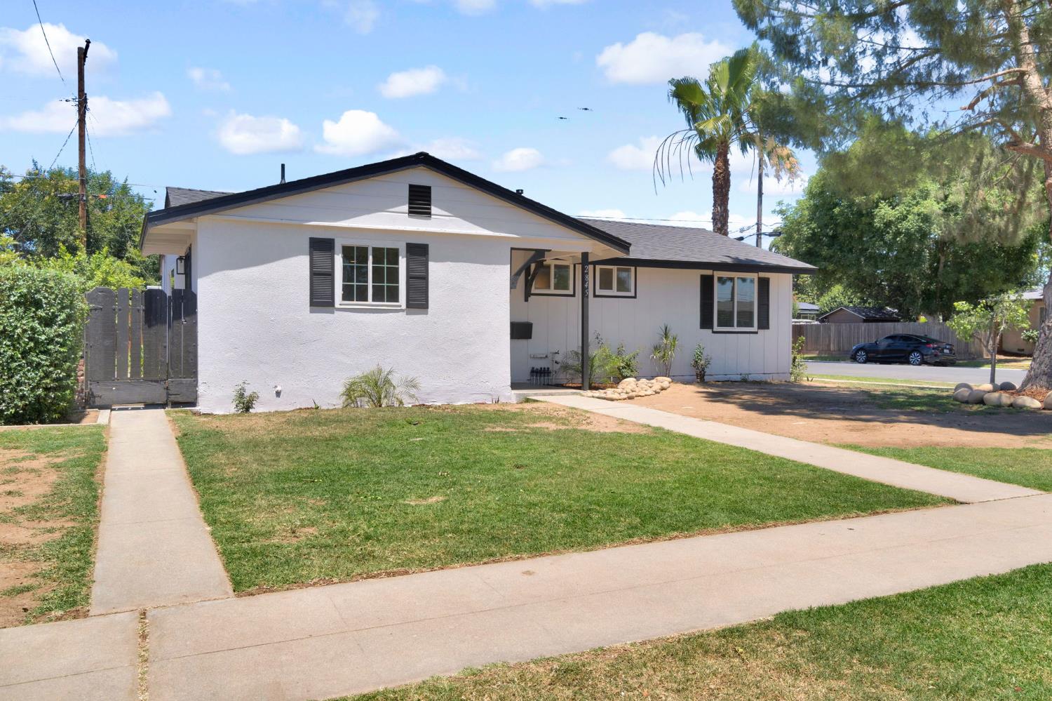 Single Family in Fresno - photo 2