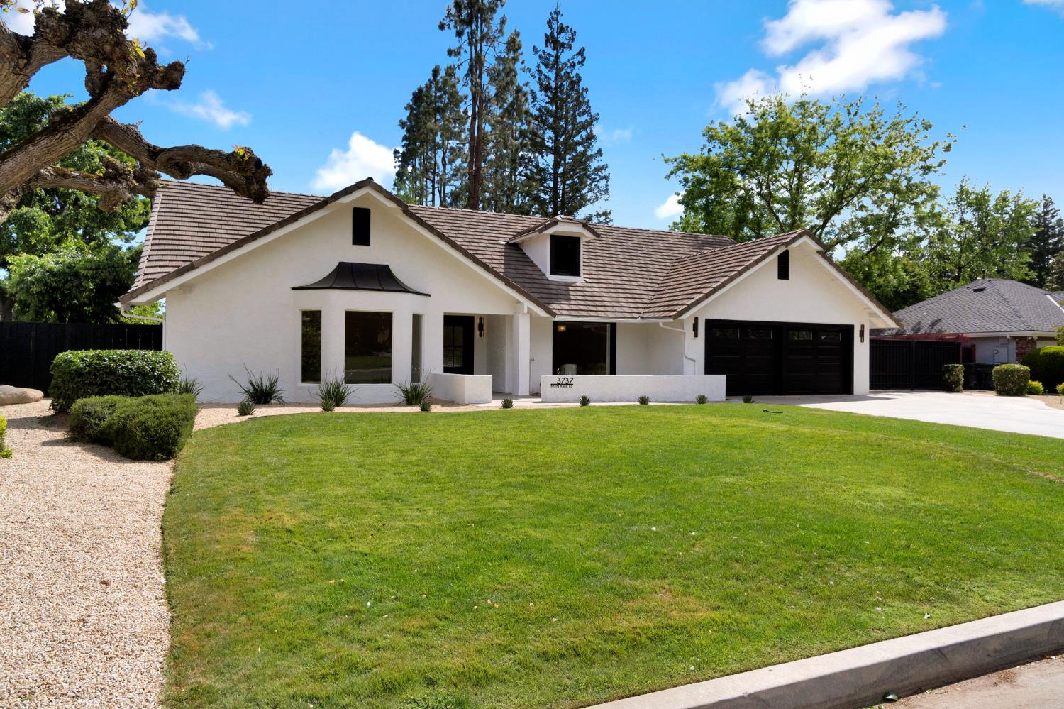 Single Family in Fresno - photo 2