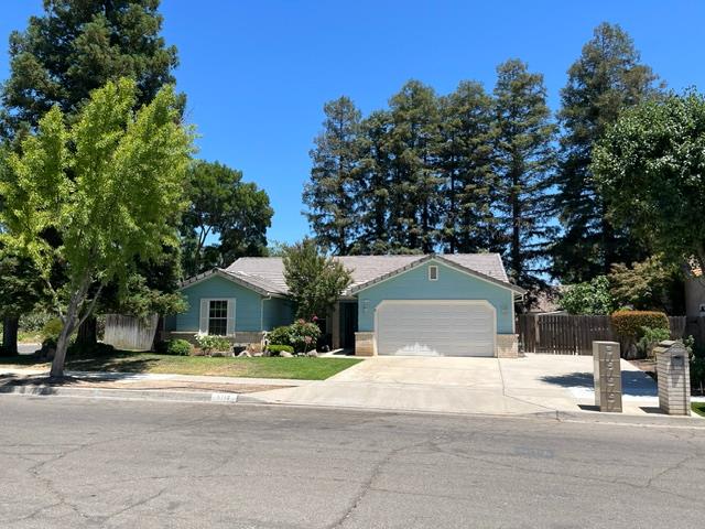 Single Family in Fresno - photo 2