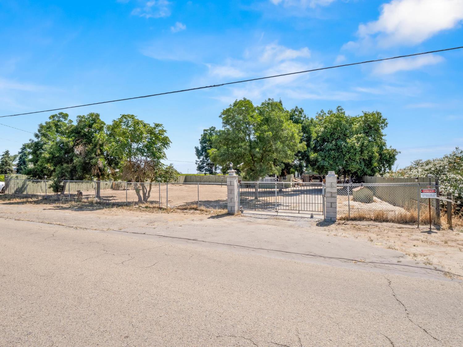 Single Family in Fresno - photo 2