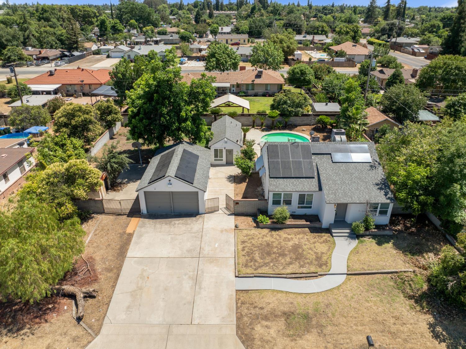 Single Family in Fresno - photo 3