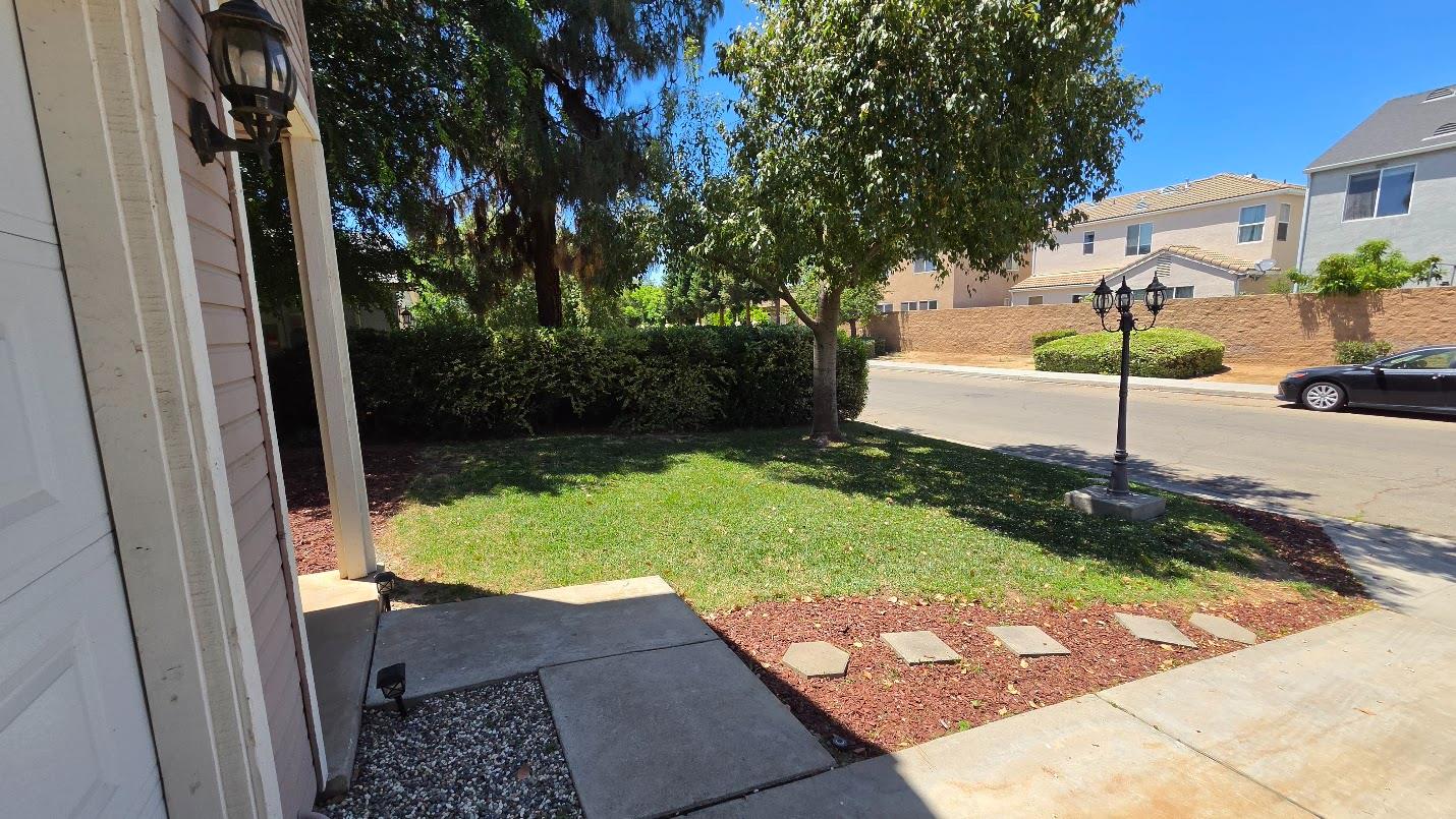 Single Family in Fresno - photo 3