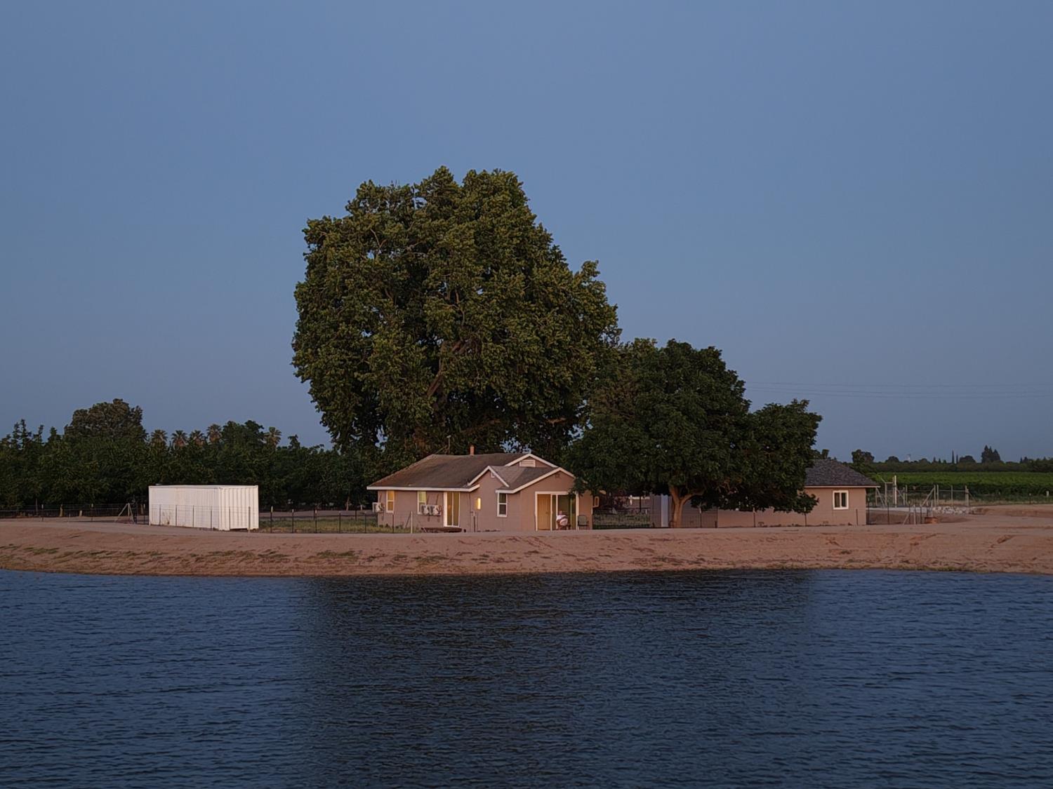Single Family in Kerman - photo 2