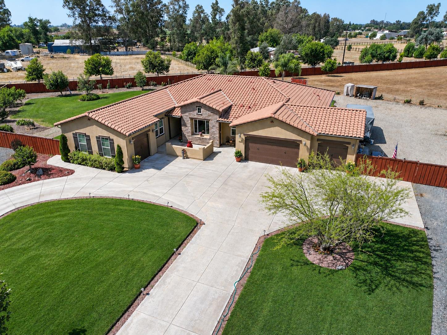 Single Family in Sanger - photo 3