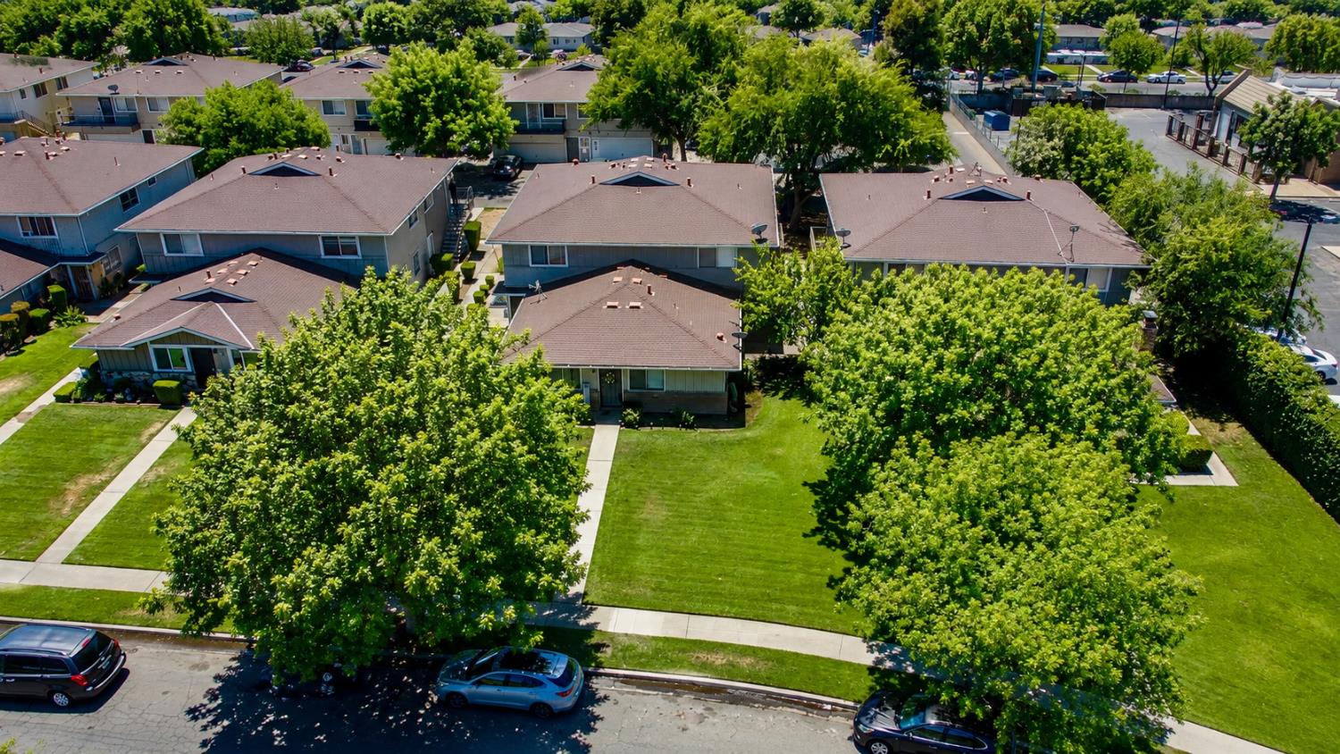 Condo in Fresno - photo 2