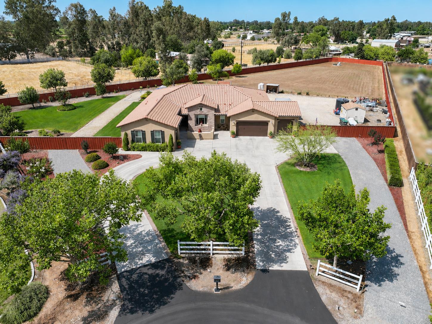 Single Family in Sanger - photo 2