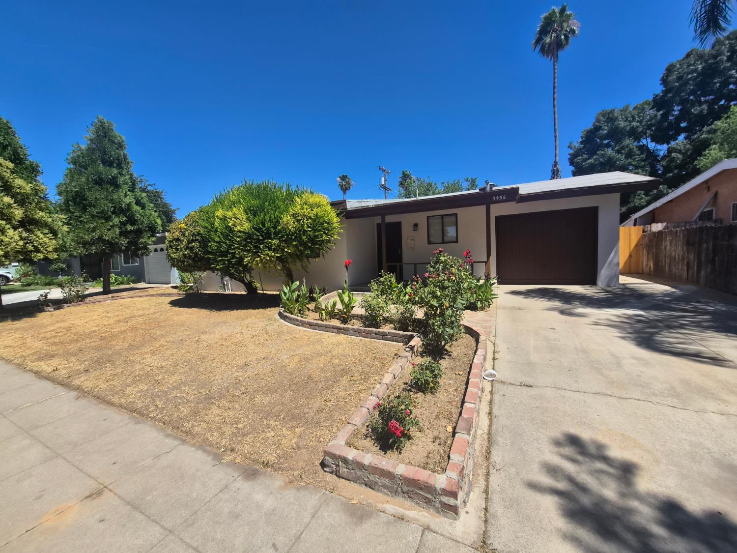 Single Family in Fresno - photo 2