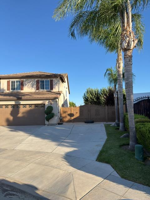 Single Family in Fresno - photo 2