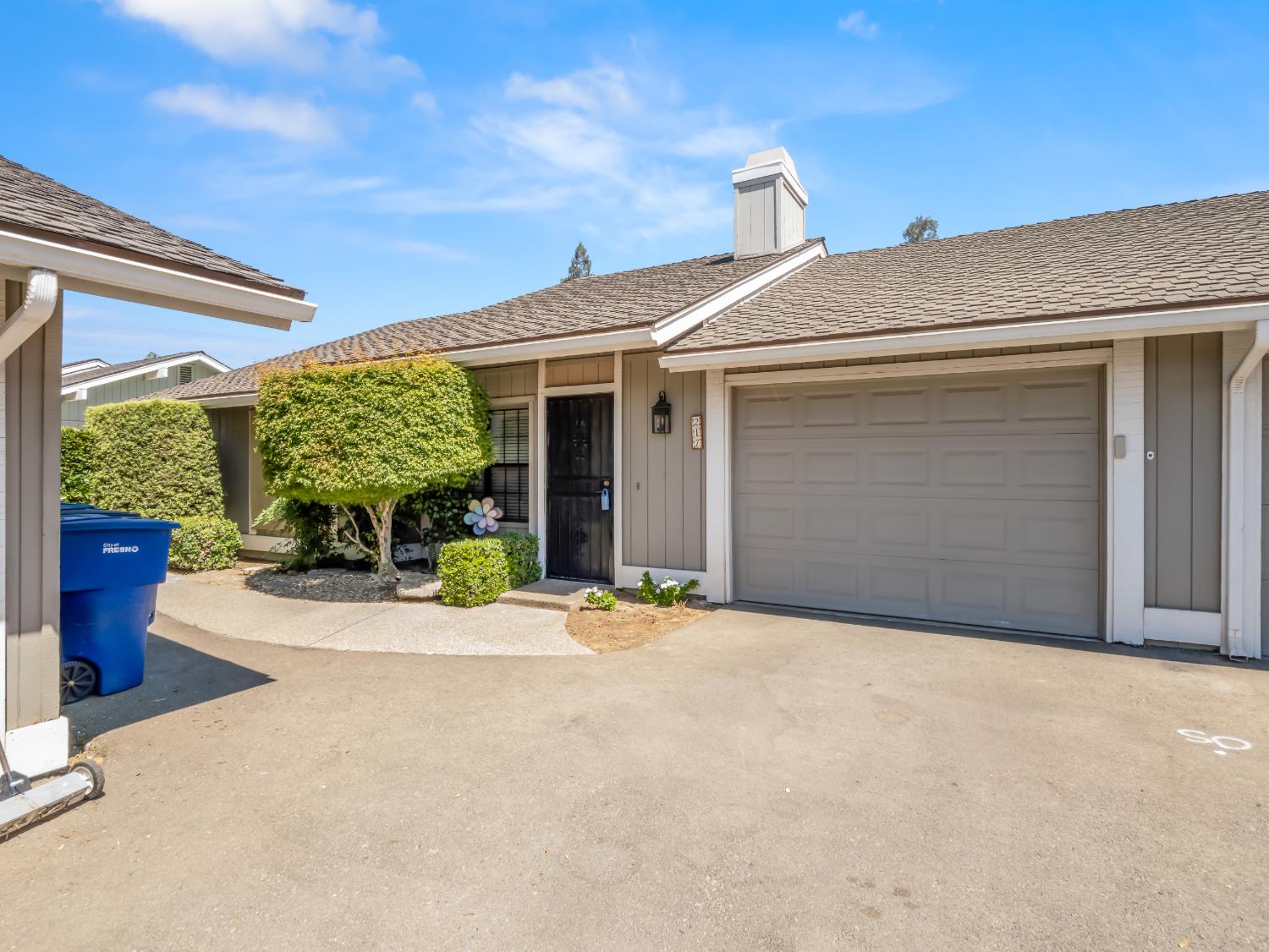 Single Family in Fresno - photo 2