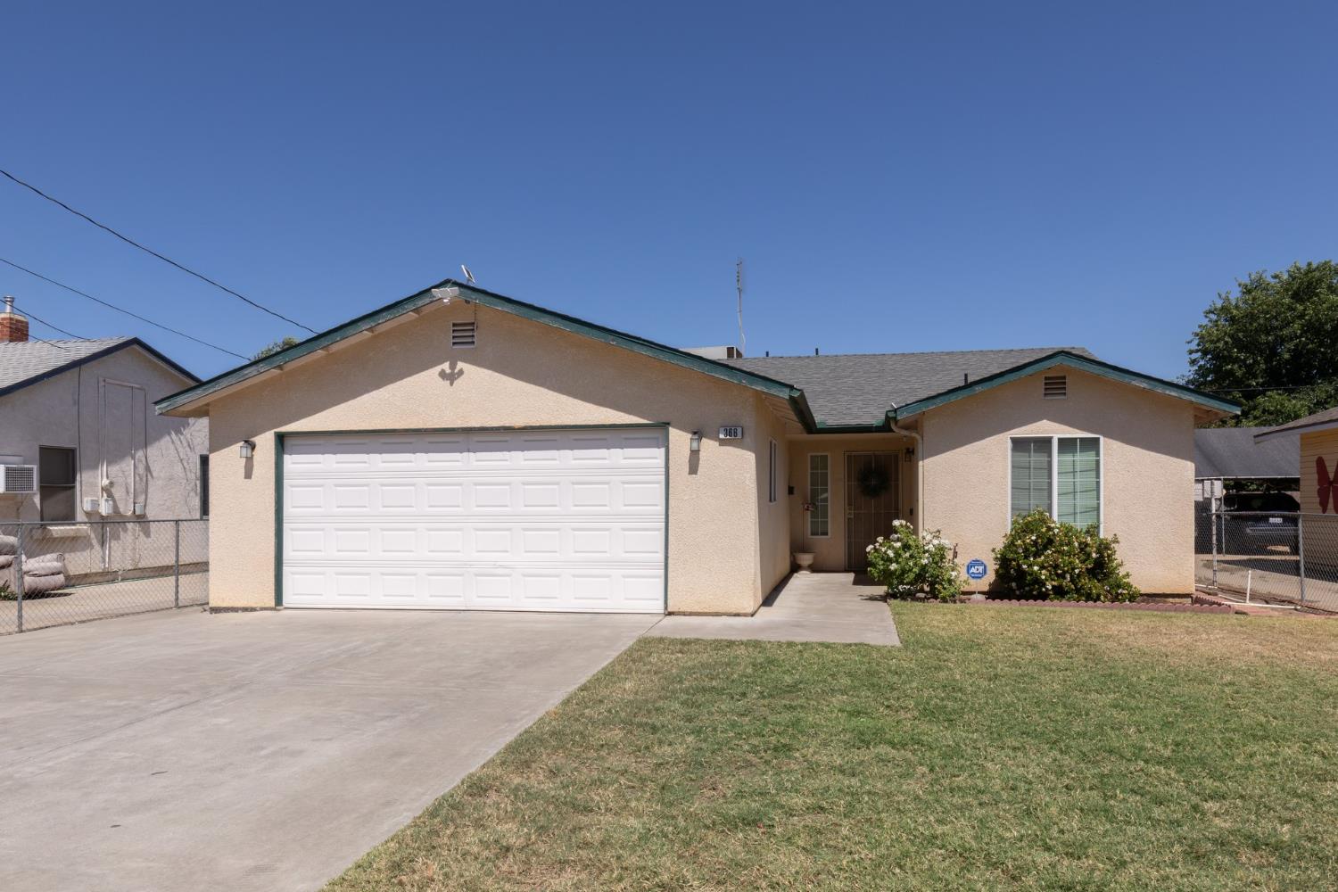 Single Family in Dinuba