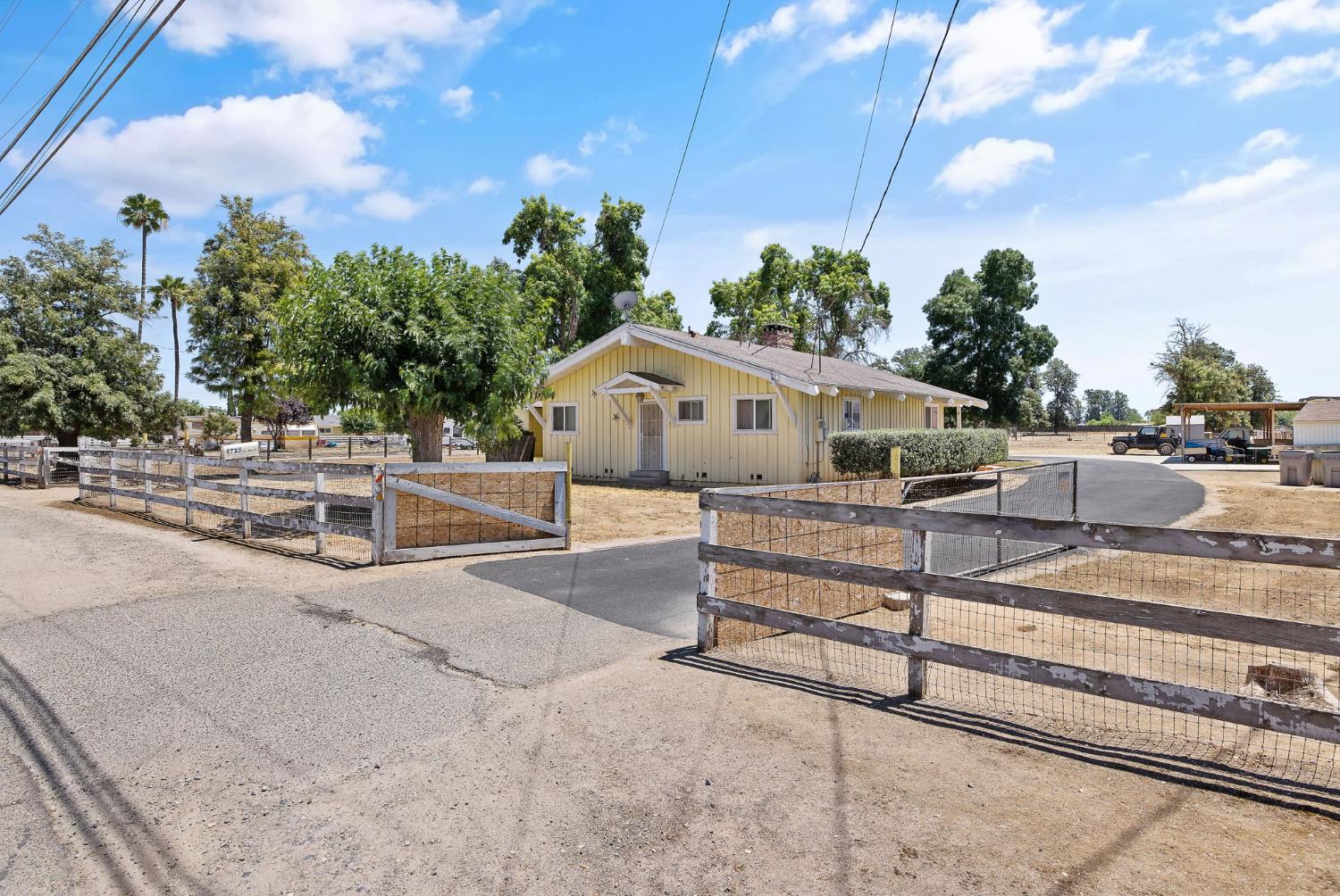 Single Family in Fresno - photo 3