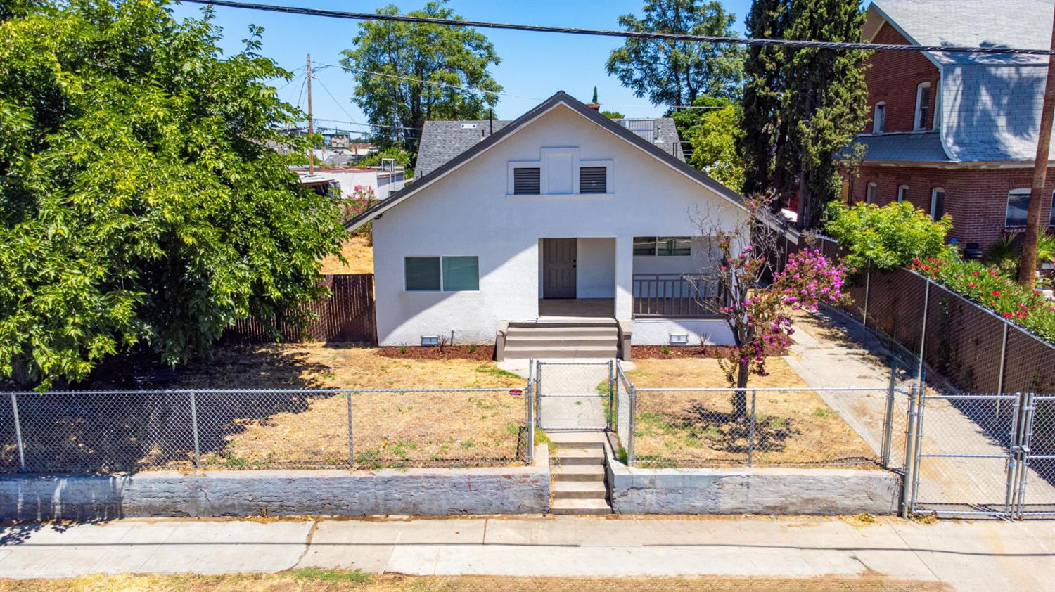 Single Family in Fresno - photo 2
