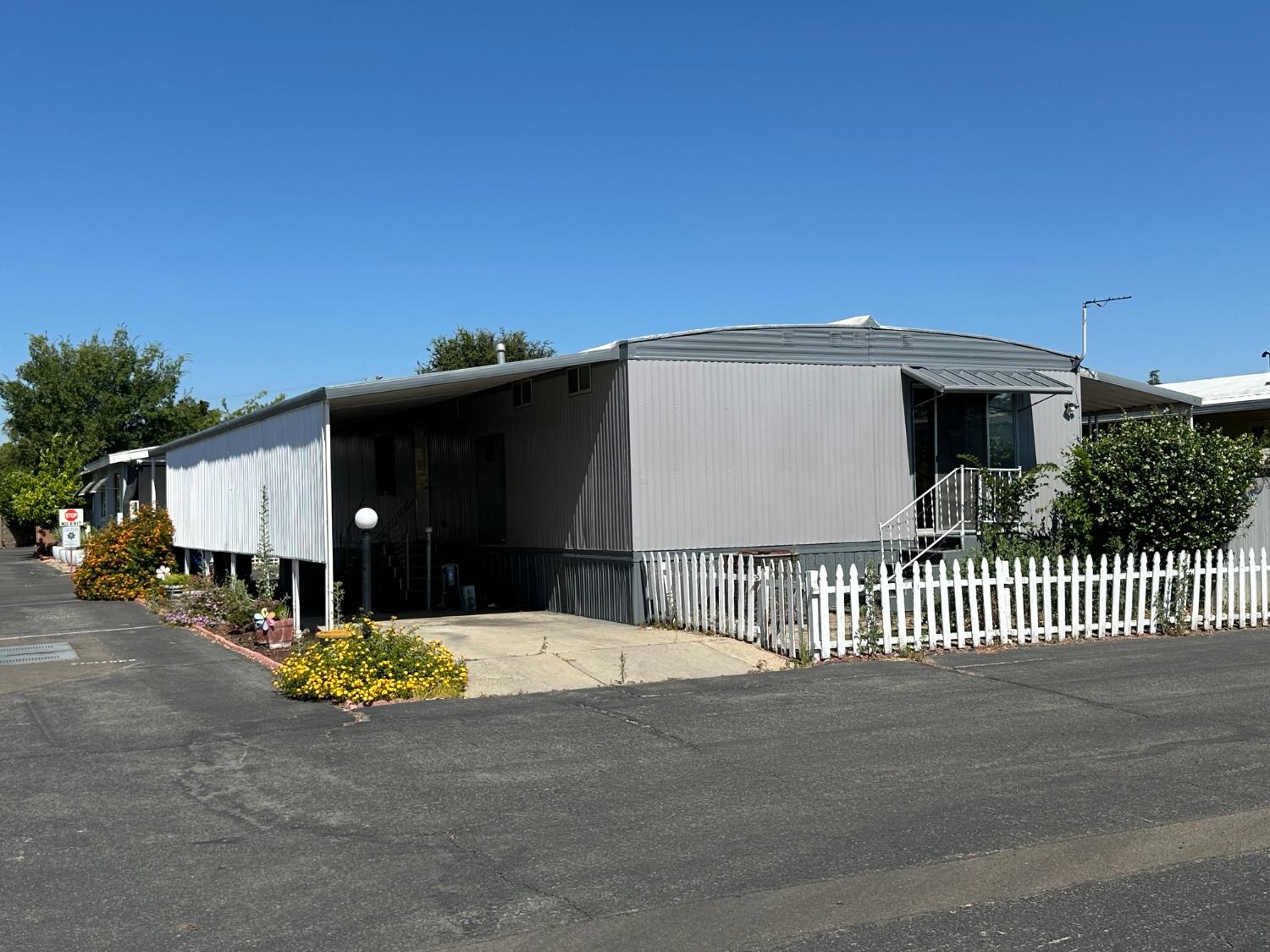 Mobile Home in Clovis - photo 2