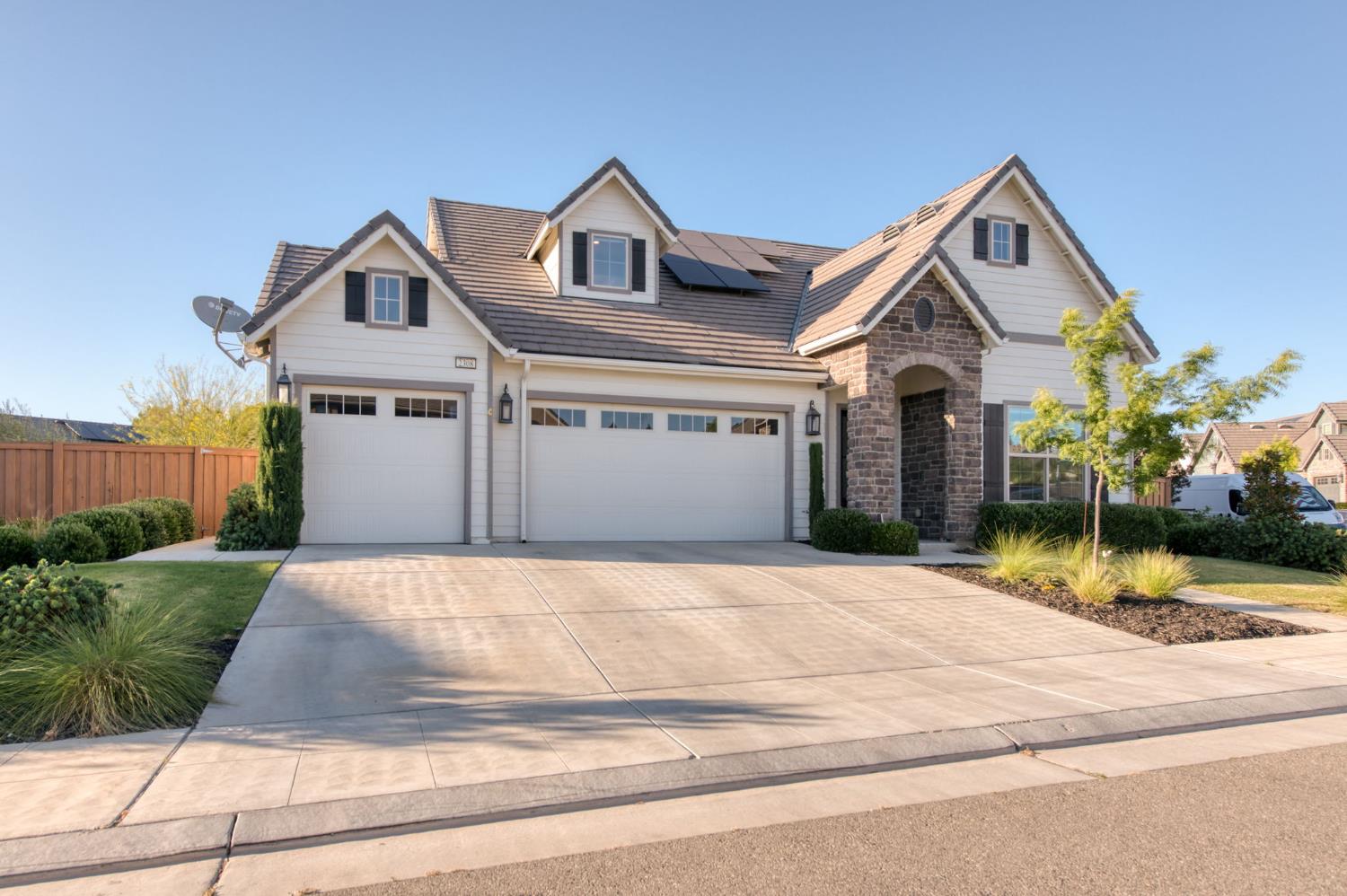 Single Family in Fresno - photo 2