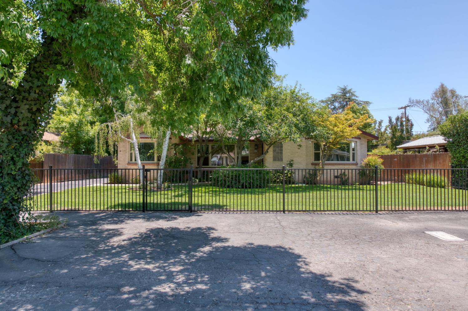 Single Family in Fresno - photo 3