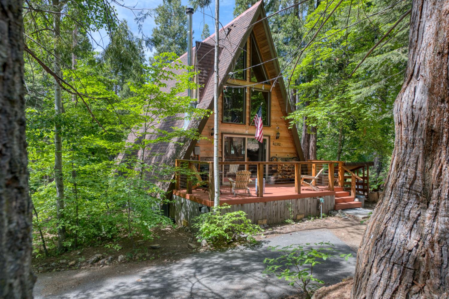 Single Family in Shaver Lake