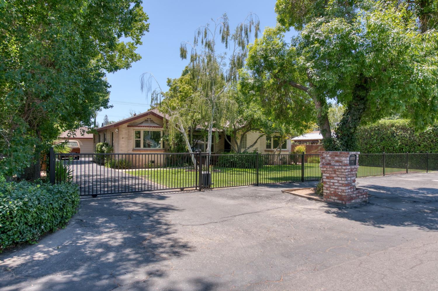 Single Family in Fresno - photo 2
