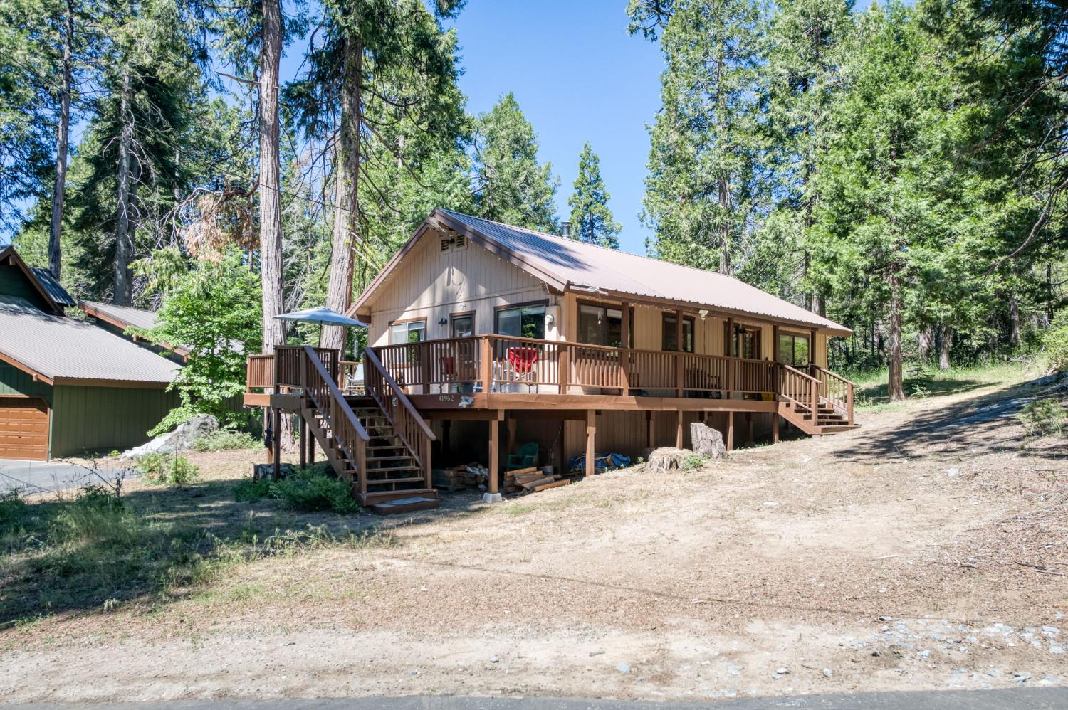 Single Family in Shaver Lake - photo 3
