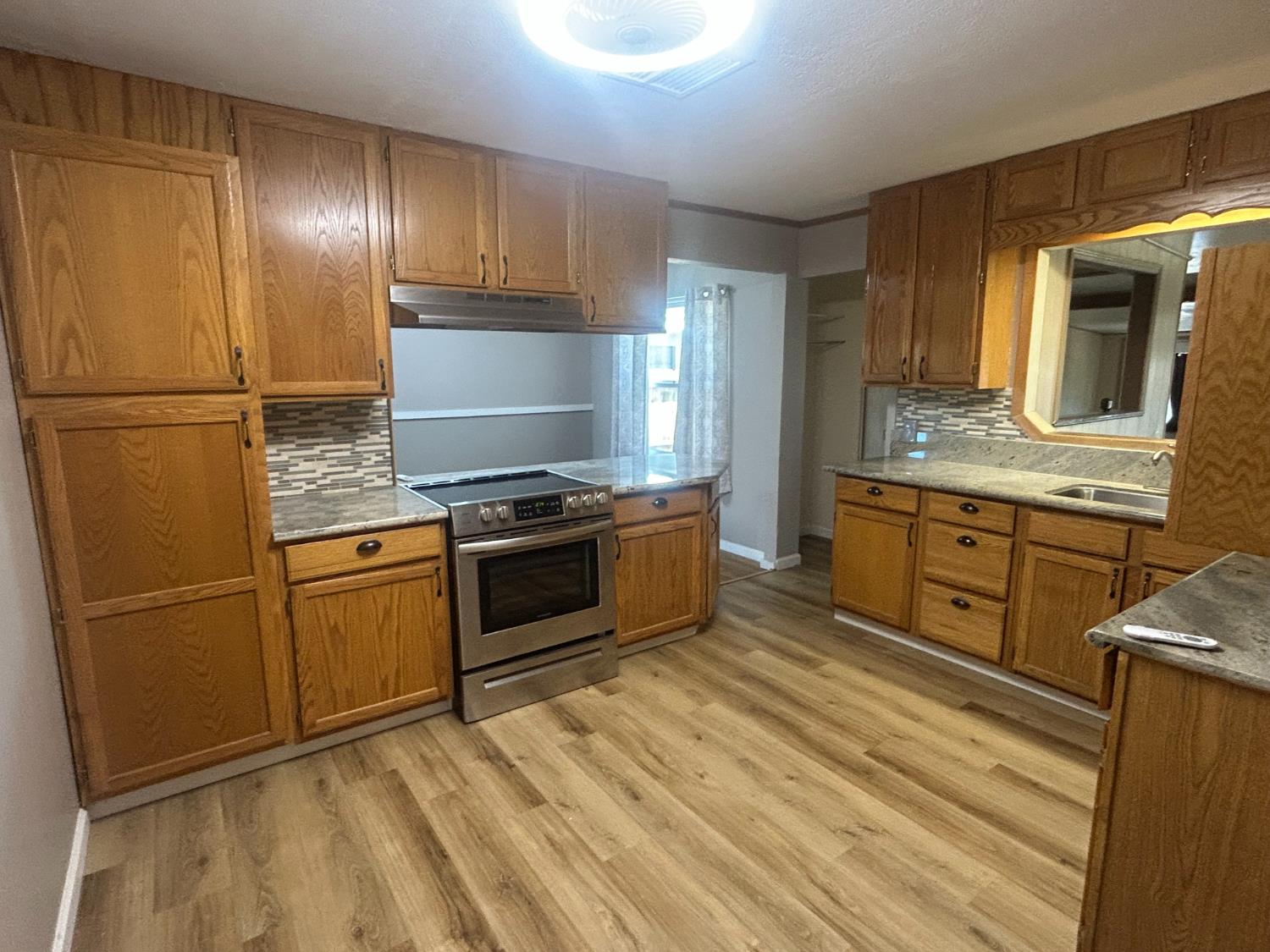 Single Family in Avenal - photo 3