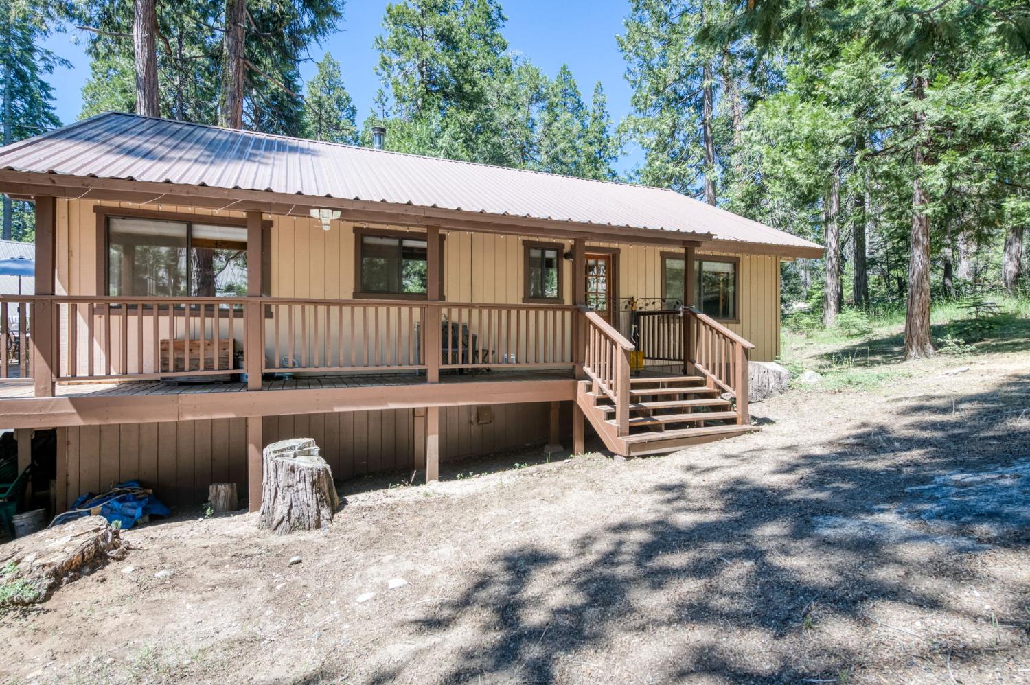 Single Family in Shaver Lake - photo 2