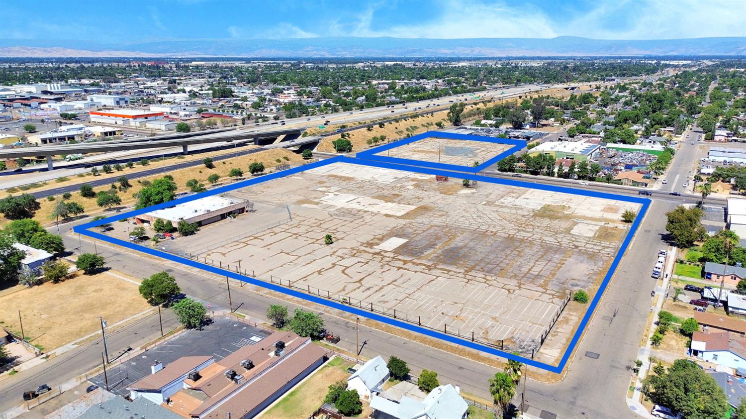 Commercial in Fresno - photo 2